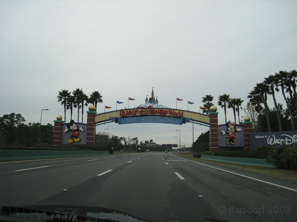 Disney 2010 D1 0390.jpg - January 9-11, 2010 Disney World Florida. Went to run the marathon. Saturday, fly down, check in, go to Expo to pick up packet, then to see Blue Man Group in the evening.